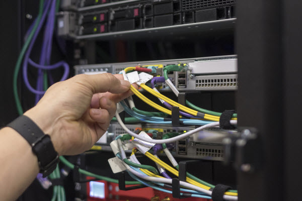 Data centre cabling key to efficiency and reliability Data centre cabling key to efficiency and reliability