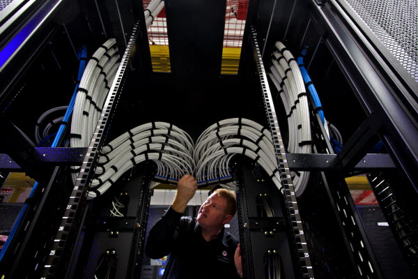 ASI - Light Propagation of Single and multimode fibre https://alliancesi.com.au/difference-between-single-mode-vs-multimode-fibre/